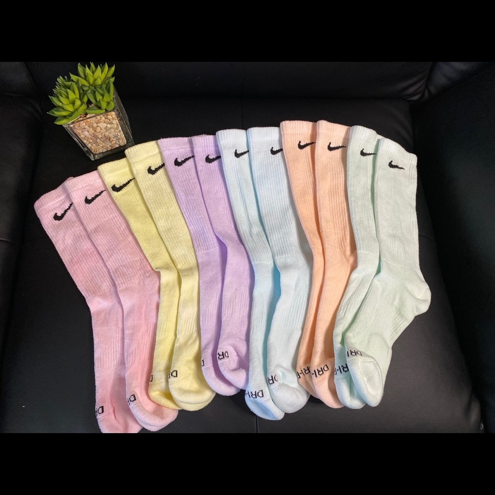 PASTEL COLORS NIKE SOCKS